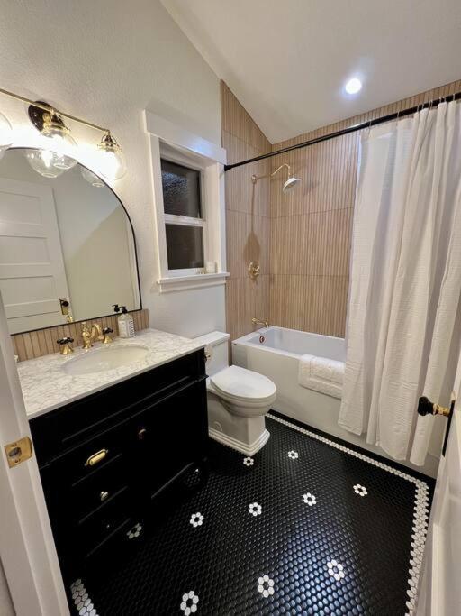 Brand New Custom Built Cottage In Downtown W/Pool! Salem Exterior photo